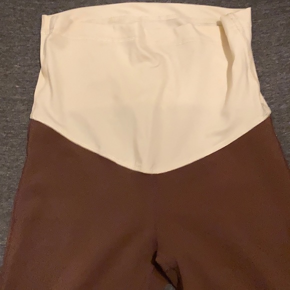 Pink blush crop maternity workout leggings - Picture 2 of 3